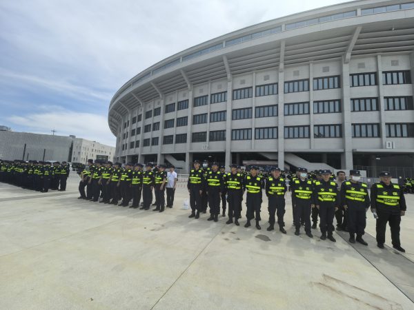 新裤子五一嗨翻工体   保安员守护秩序井然